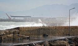 Meteoroloji Dairesi Denizdeki Fırtına Devam Ediyor