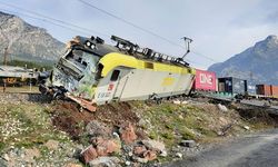 Adana Pozantı'da 2 Yük Treni Çarpıştı