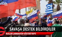 Ruslar, Larnaka'da gösteri yaparak savaşa destek bildirdiler