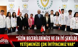 Bakan Çavuşoğlu, Mutfak Bölümü öğrencileri ve sorumlu öğretmenlerini kabul etti