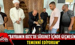 Cumhurbaşkanı Tatar, Hz. Ebu Bekir El Sıddık Camisi'nde bayram namazını kıldıktan sonra halkla bayramlaştı