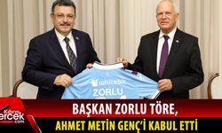 Kabulde Töre’ye üstünde adının yazıldığı Trabzonspor forması hediye edildi