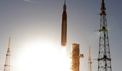 Artemis II fırlatıldı: 54 yıl sonra Ay’a insanlı yolculuk başladı