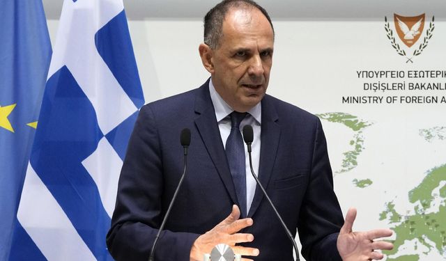 Yunan Dışişleri Bakanı, Rum-Yunan koordinasyonu için Güney Kıbrıs'ta
