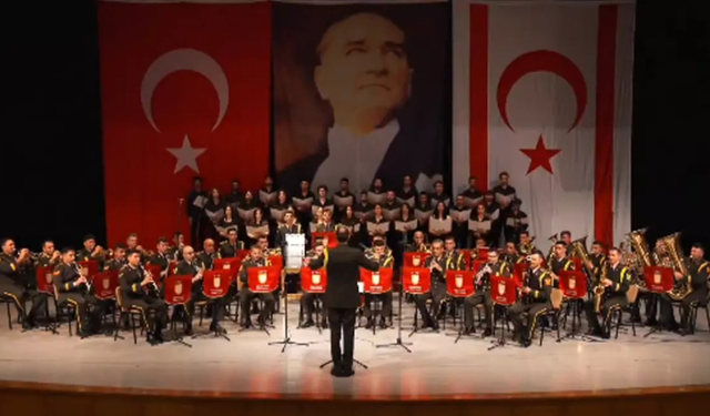 DAÜ Güzel Sanatlar Eğitimi Bölümü Korosu, “Kıbrıs Türk Barış Kuvvetleri Marşı”nın seslendirilmesinde yer aldı