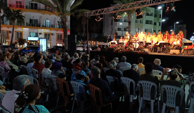 Girne Belediyesi Türk Sanat Müziği Topluluğu ‘Aşk ve Neşe’ konseri düzenledi