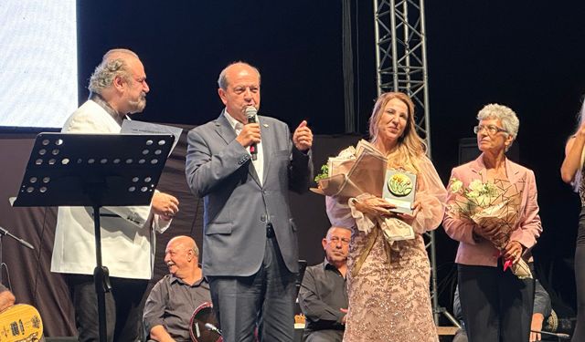 Bahar Esintileri Sanat Derneği Korosu, konser gelirini Kanser Hastalarına Yardım Derneği'ne bağışladı