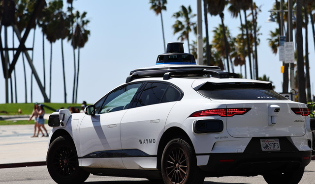 Waymo, sürücüsüz araçlarında Google Gemini kullanacak