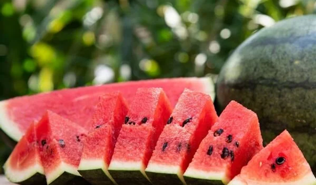 Sıcak Havalarda Vücudu Serinleten Besinler nelerdir?