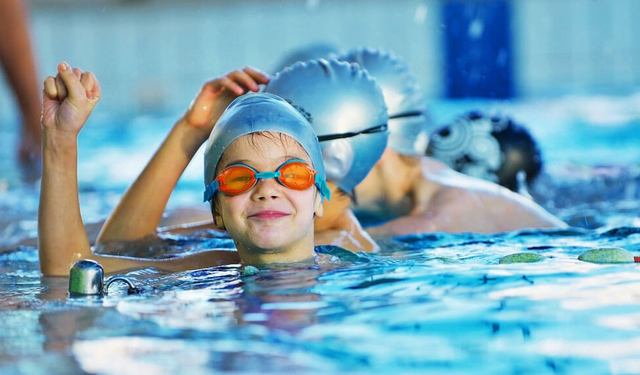 Çocuklar İçin Yüzme Eğitimi: Hangi Yaşta Başlanmalı?