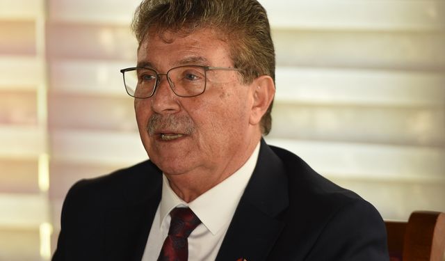 Üstel: "Ana vatanımız Türkiye Cumhuriyeti ile el ele, kol kola ve tek yüreğiz"