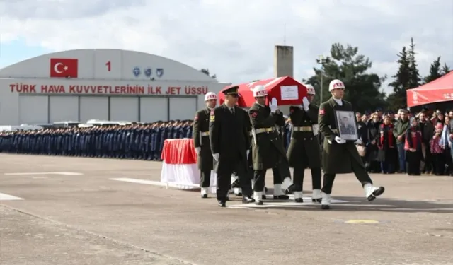 Balıkesir’de Şehit Pilot İbrahim Bolat İçin Askeri Tören: Naaşı İzmir’e Uğurlandı