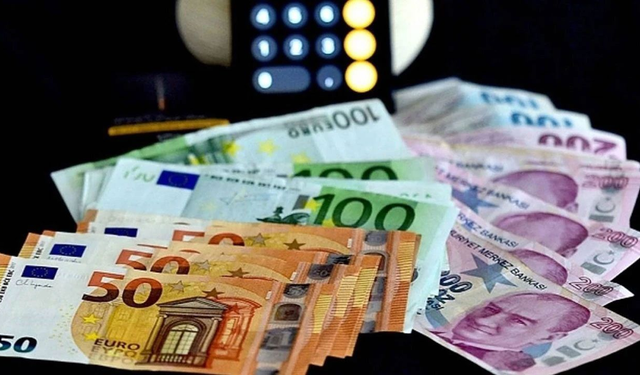 Döviz piyasasında sterlin 61,87 TL