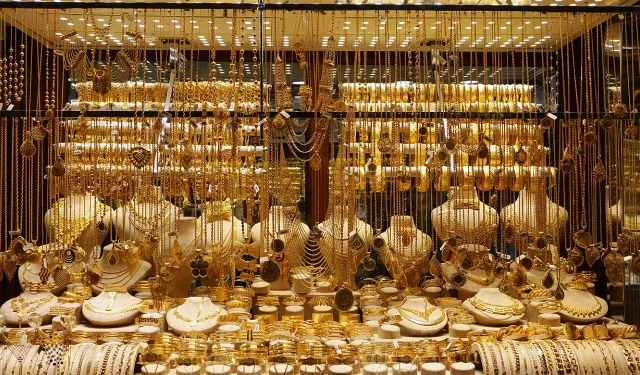 Altın Fed kararı öncesi yatay seyrediyor