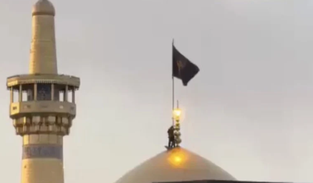 İran’da Siyah Bayrak Göndere Çekildi