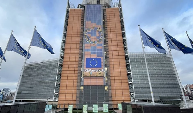 AB: "Yalnızca İngiliz üssü vuruldu"