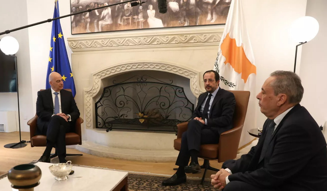 Hristodulidis, Dendias’ı Kabul Etti