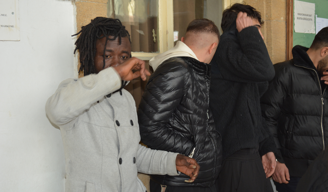 Yasaklı madde zanlıları mahkemeye çıkarıldı!