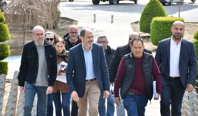 Halkın Partisi Güzelyurt pazarında vatandaşın sorunlarını dinledi