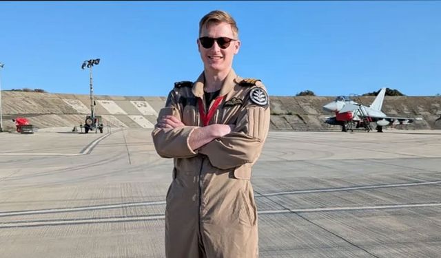 İran dronunu düşüren İngiliz pilot başarısını KEO birasıyla kutladı