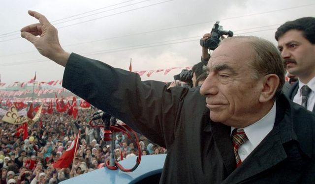 Alparslan Türkeş vefatının 29. yılında anılıyor