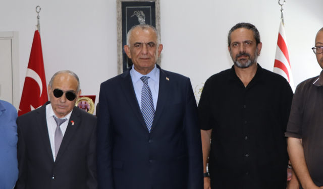 Çavuşoğlu, Engelliler Federasyonu heyetiyle görüştü
