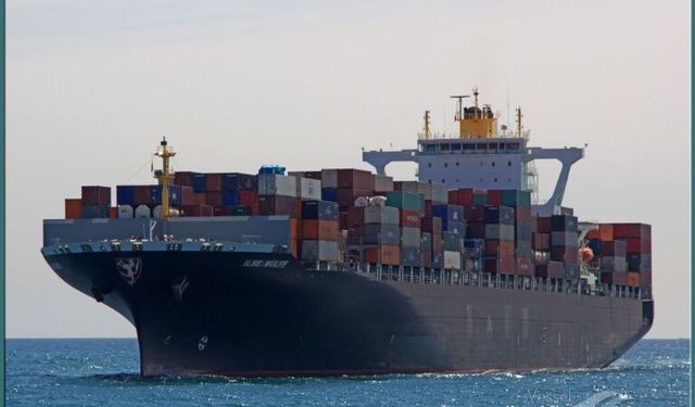 İran Kıbrıs Bayraklı Ticaret Gemisini Vurdu