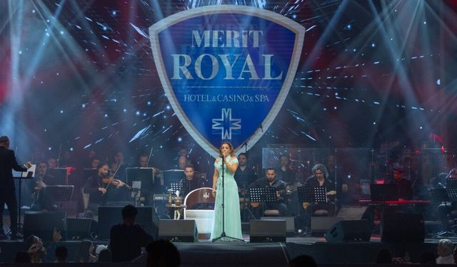 Assala, Merit Royal Diamond'da yaklaşık 2 bin hayranına konser verdi