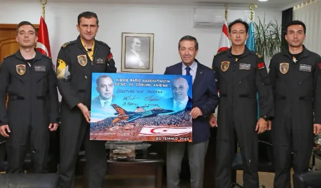 Ertuğruloğlu SOLOTÜRK Pilotlarını Kabul Etti