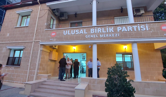 Parti içi muhalif sesler kesildi!