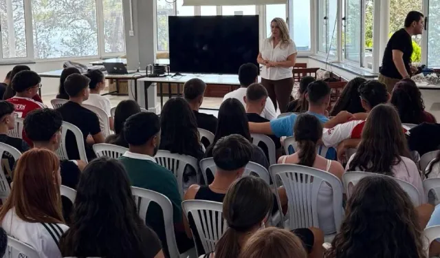Gençlik Dairesi'nden gençlere "Yapay Zeka ile Geleceğe Hazır Ol" semineri