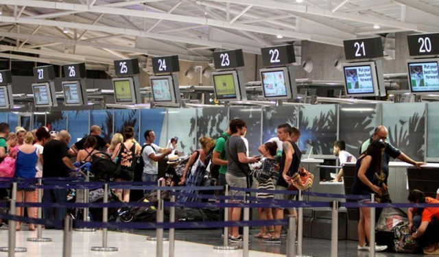 Larnaka ve Baf havalimanlarına 40 yeni otomatik pasaport kontrol noktası
