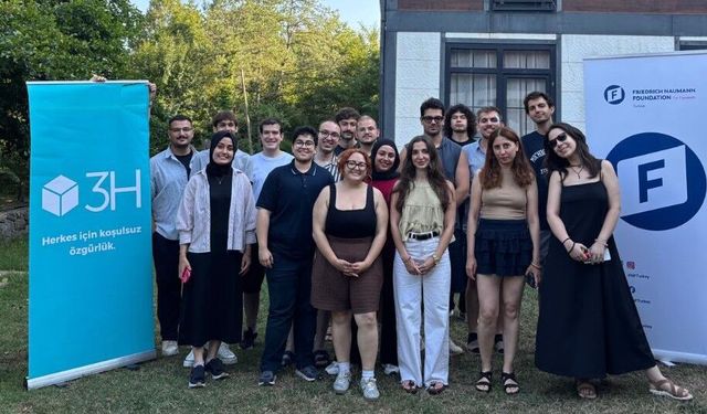 LDH, İstanbul'daki Özgürlük 2.0 Yaz Kampı'nda KKTC'yi anlattı