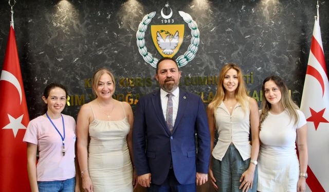 Bilgi Çemberi Eğitim Merkezi öğrencileri Bakan Hüseyin Çavuş'u ziyaret etti