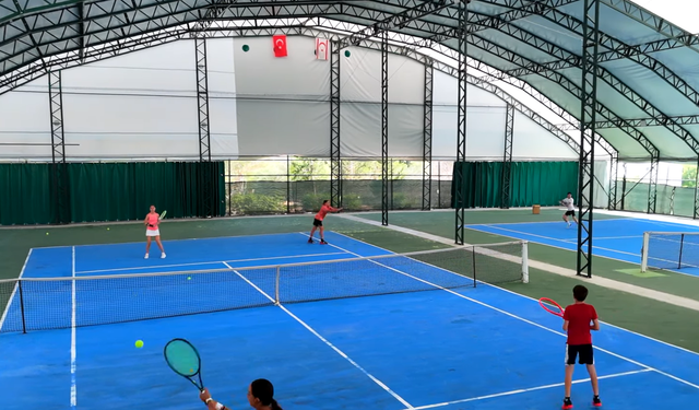 Amcaoğlu: Gönyeli’ye ısı yalıtımlı kapalı tenis kortu kazandırdık
