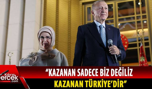 TC Cumhurbaşkanı Erdoğan, balkon konuşmasını Külliye'de yaptı