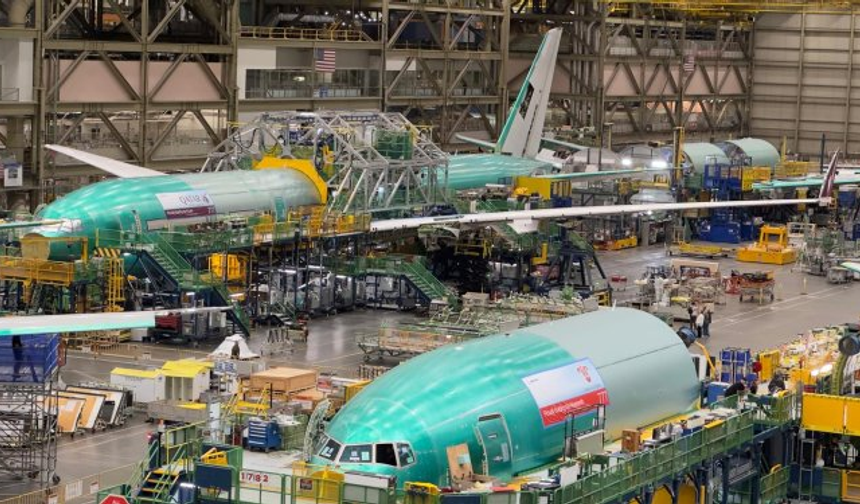 Boeing 2 binden fazla çalışanını işten çıkaracak