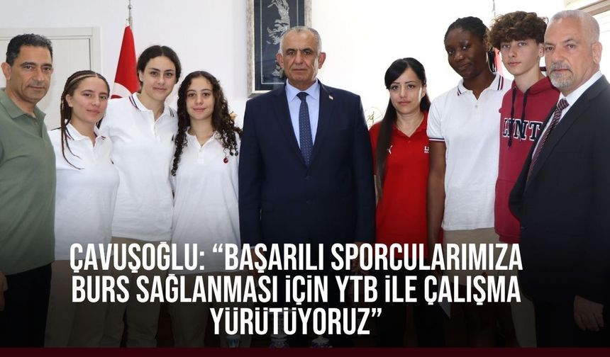 Ziyaret sonunda genç sporculara hediye verilerek, hatıra fotoğrafı çekildi