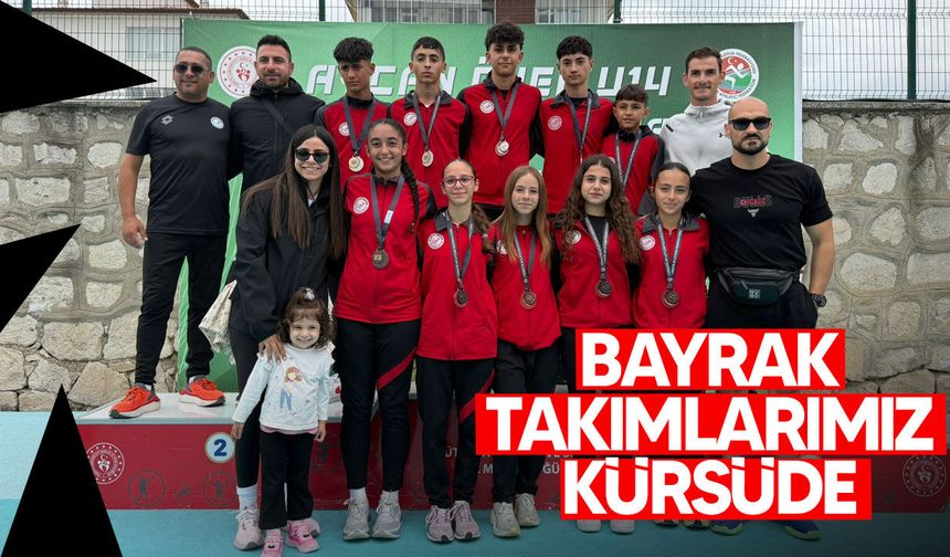 KKTC bayrak takımları Kütahya’da kürsüye çıktı