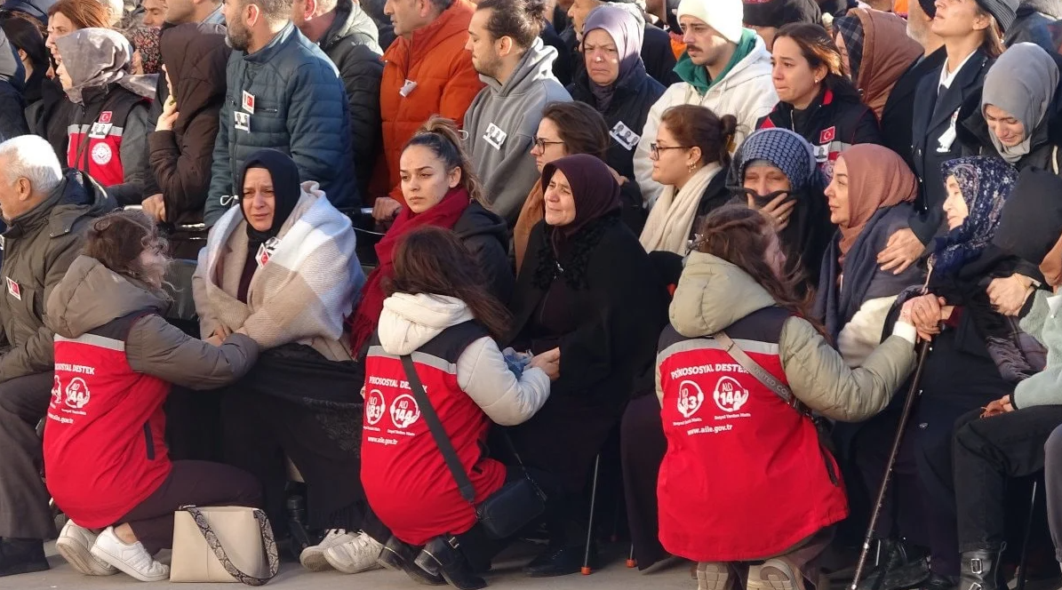 yalovada-sehit-polisler-icin-toren-turkiye-yasta