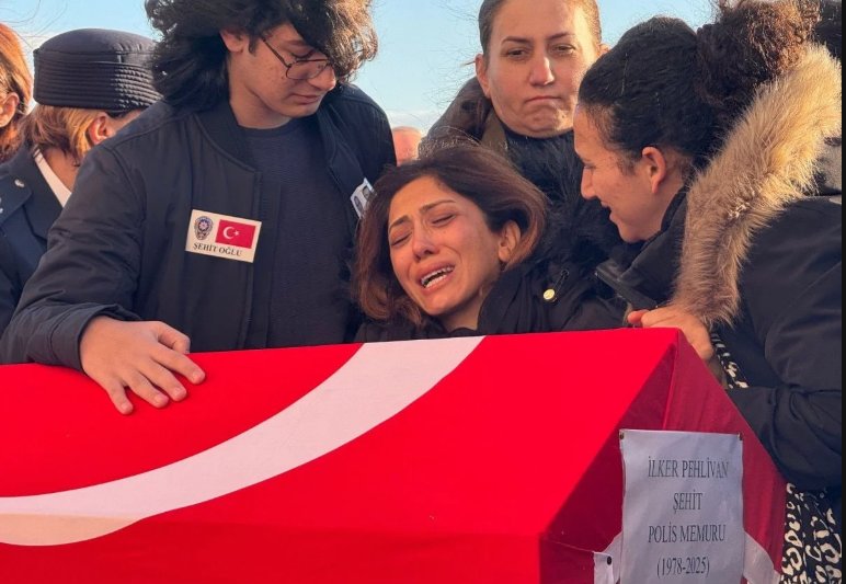 yalovada-sehit-polisler-icin-toren-turkiye-yasta