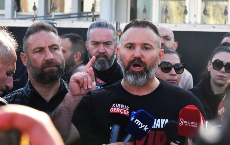 kamuda-yetkili-5-sendika-basbakanlik-onunde-eylem-atesi-yakti