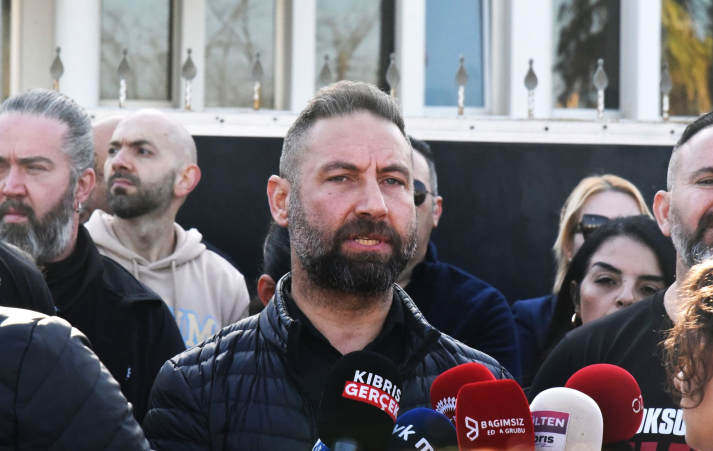 kamuda-yetkili-5-sendika-basbakanlik-onunde-eylem-atesi-yakti-2