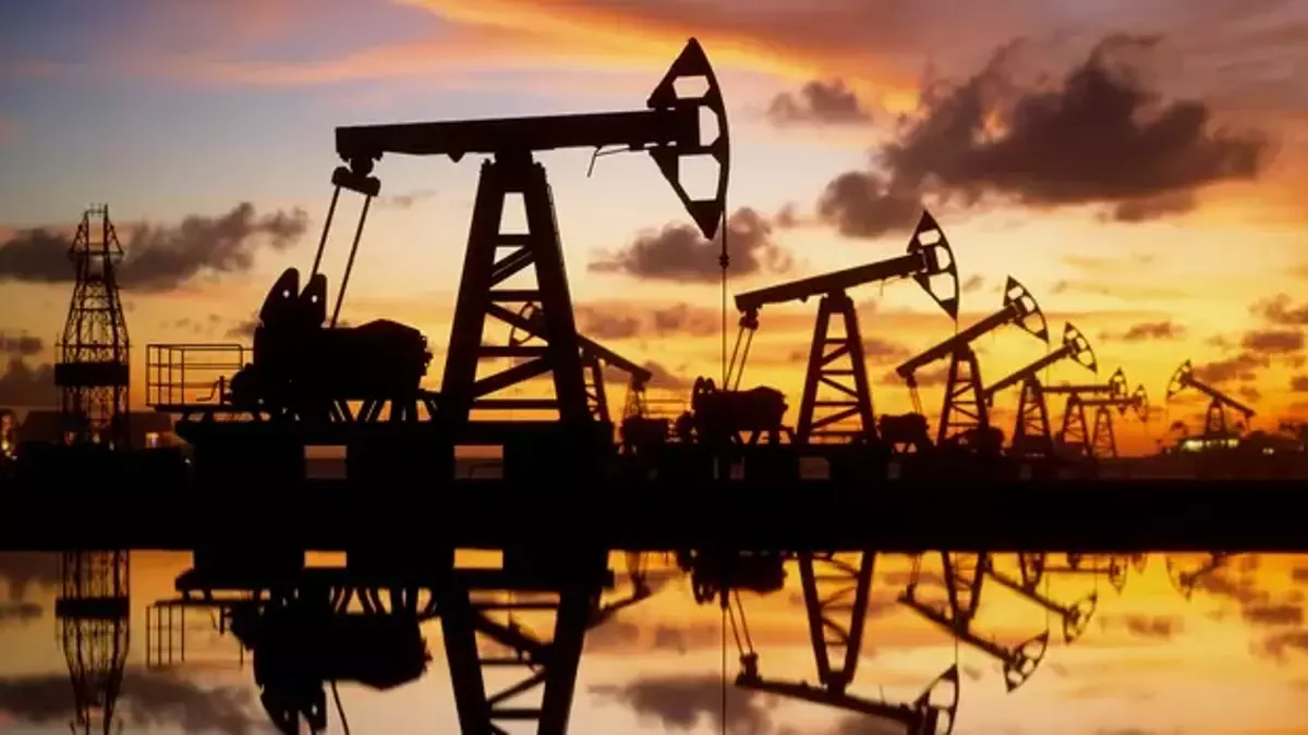 Petrol fiyatları geriledi: Brent 100 dolar sınırında
