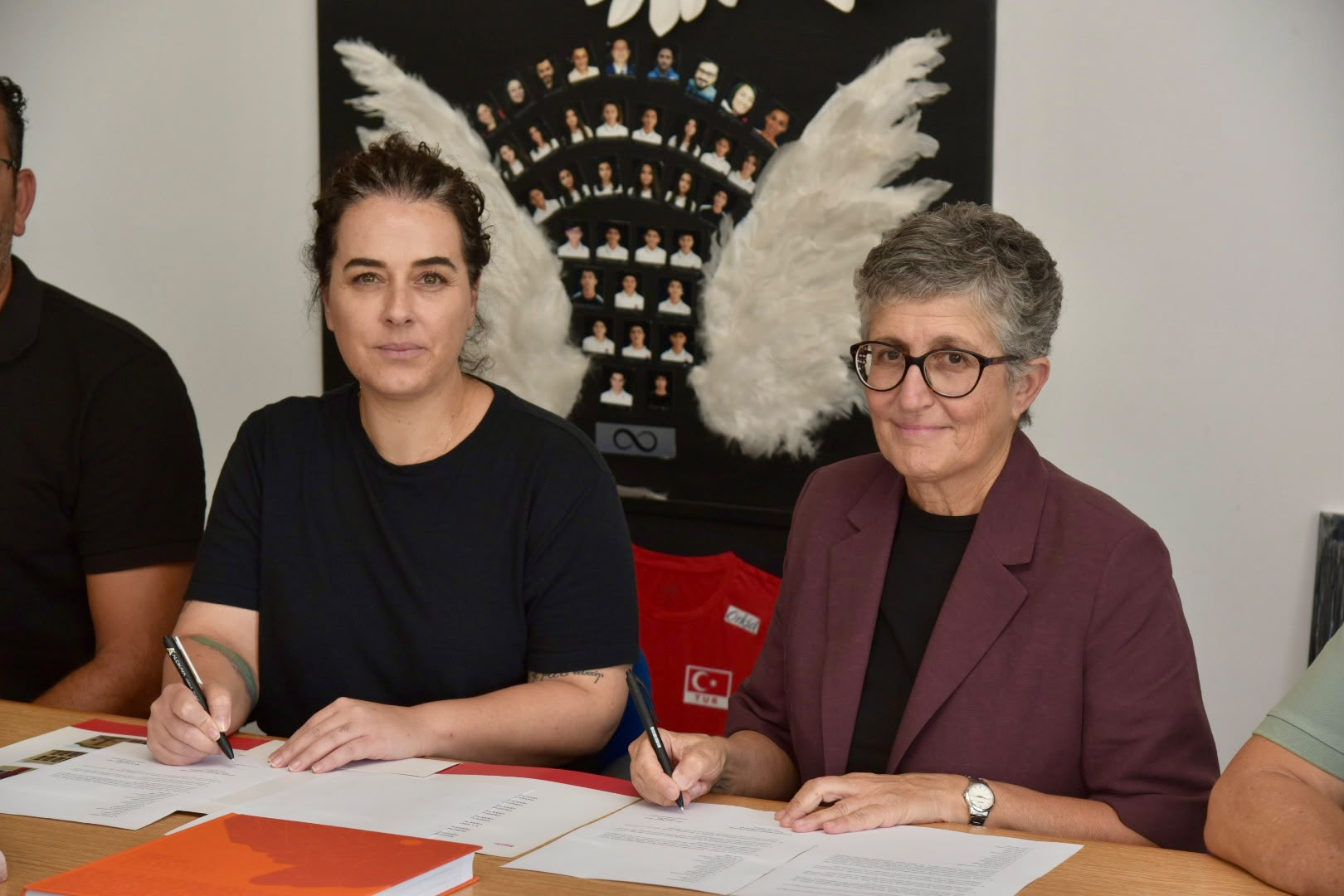 Şampiyon melekler adına 105 öğrenciye eğitim bursu