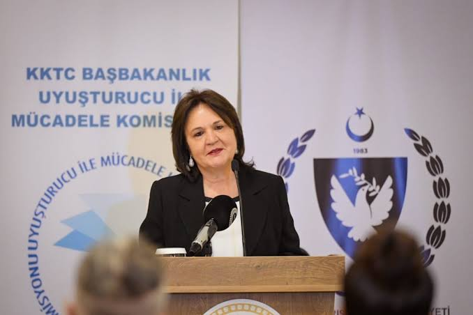 Zerrin Üstel’den Fatma Ünal’a destek