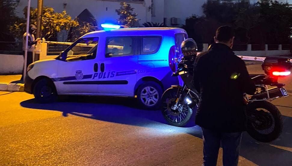Gazimağusa'da oto galeride 5 araç hasara uğratıldı